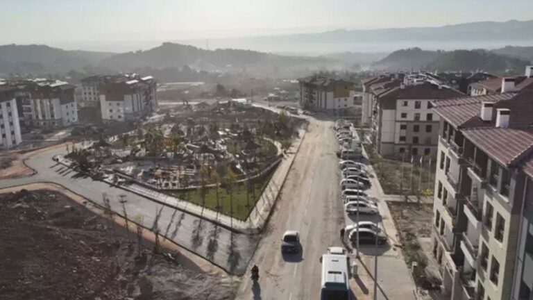 deprem-konutlari-icin-36-milyar-liralik-yol-yatirimi-2RUTb7zM.jpg